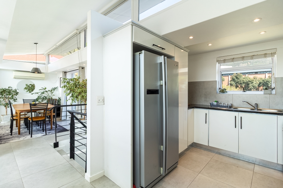 To Let 3 Bedroom Property for Rent in Vredehoek Western Cape